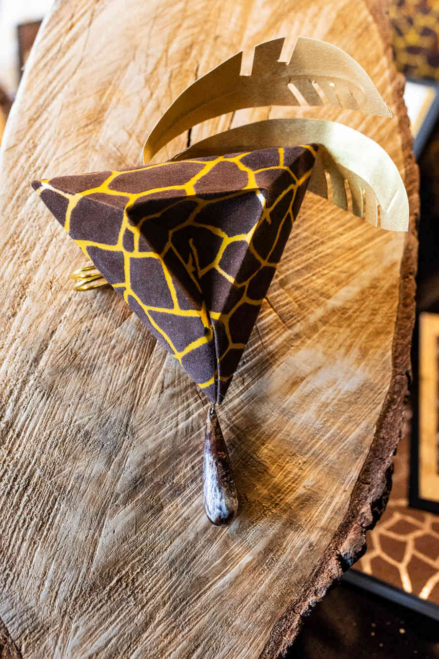 MaKula curry giraffe spilla da abito